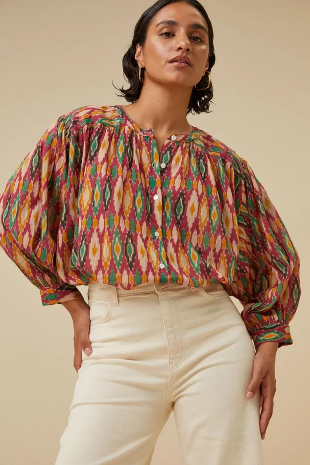 ByBar Blouses Vrouwelijk Lucy Summer Ikat Blouse Summer Ikat Print ByBar Blouses Vrouwelijk Lucy Summer Ikat Blouse Summer Ikat Print