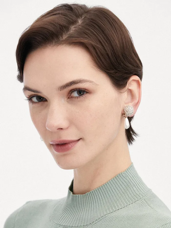 Crystal and Pearl Drop ClipOn Earrings Crystal Women Oscar De La Renta Earrings Crystal and Pearl Drop ClipOn Earrings Crystal Women Oscar De La Renta Earrings