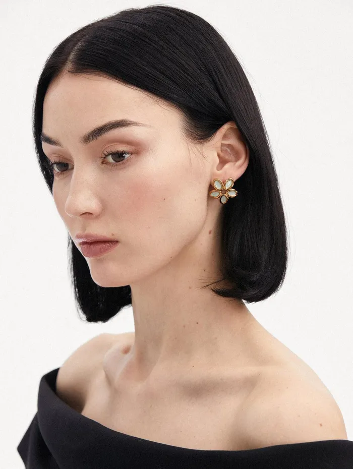 Enamel O Flower Earrings Green Women Oscar De La Renta Earrings