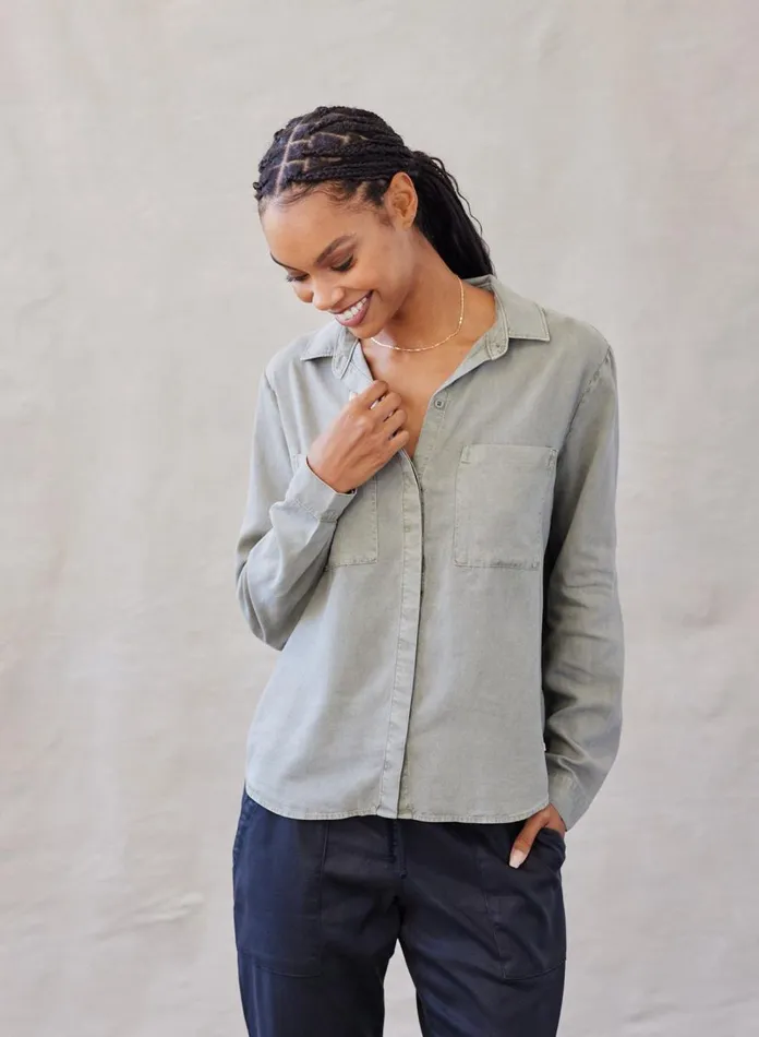Long Sleeve Women Bella Dahl Two Pocket Classic Button Down 8211 Soft Army