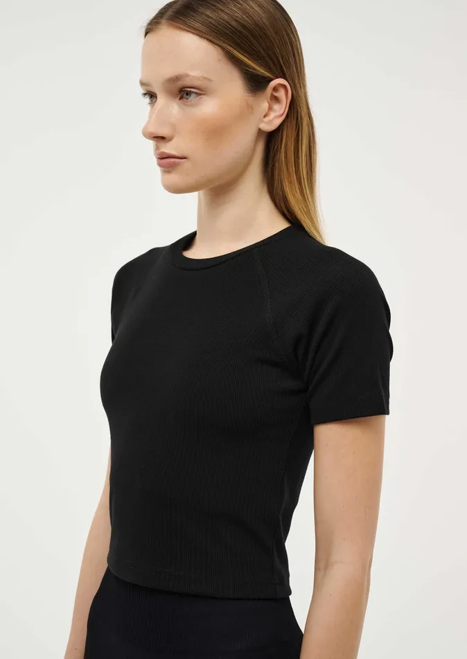 PE Nation Baseline Women FREE PLAY SHORT SLEEVE RIB TEE IN BLACK
