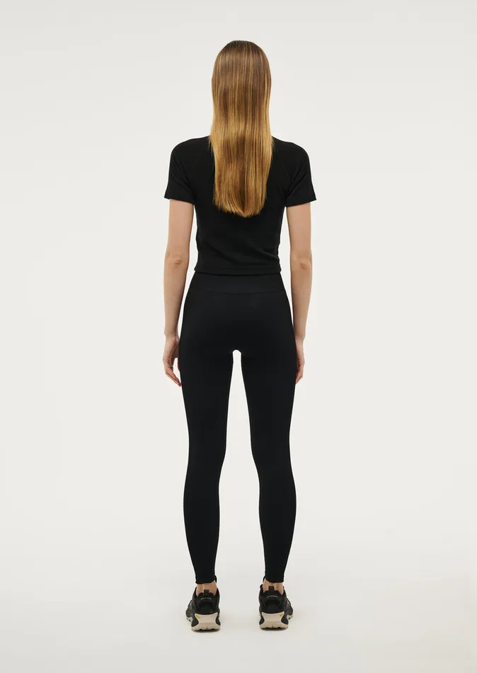 PE Nation Baseline Women FREE PLAY SHORT SLEEVE RIB TEE IN BLACK