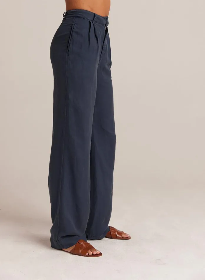Pants Women Bella Dahl Greta Pleated Wide Leg Trouser 8211 Coastal Navy Pants Women Bella Dahl Greta Pleated Wide Leg Trouser 8211 Coastal Navy