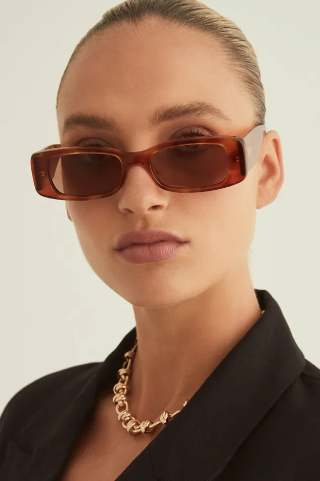 Petal and Pup Sunglasses Women The Kylie Honey Tort