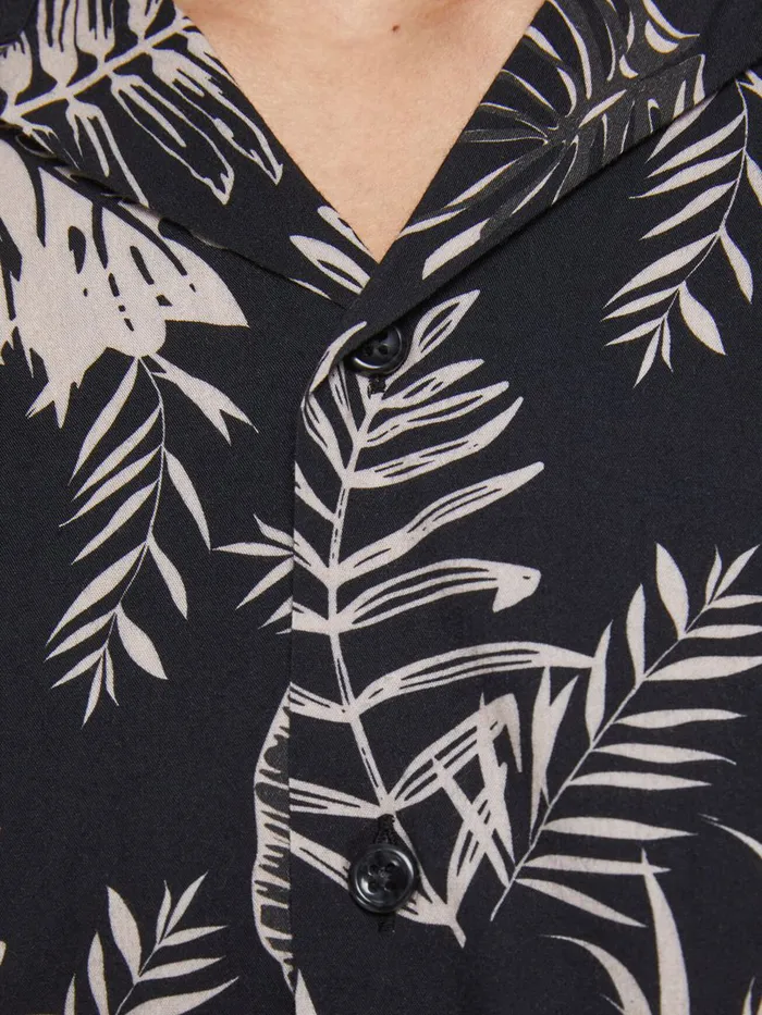 Shirts JACK and JONES Mens TROPICAL PRINT SHORT SLEEVED SHIRT Black Peach Whip Casaul