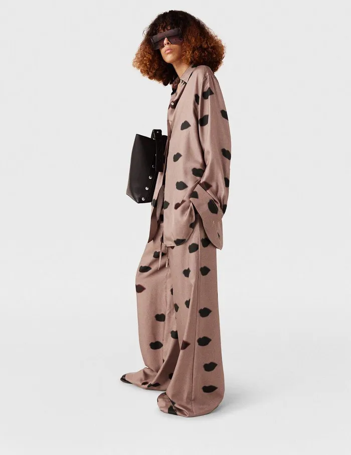 Stella McCartney Pants And Shorts Women Oversized Lips Print Pants Ashy Mauve Stella McCartney Pants And Shorts Women Oversized Lips Print Pants Ashy Mauve