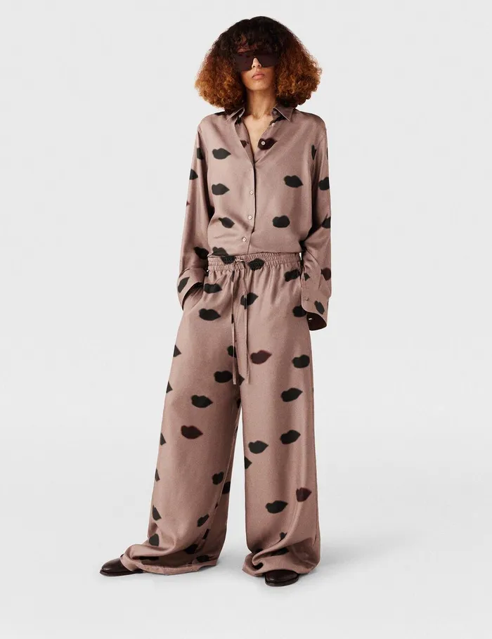 Stella McCartney Pants And Shorts Women Oversized Lips Print Pants Ashy Mauve Stella McCartney Pants And Shorts Women Oversized Lips Print Pants Ashy Mauve