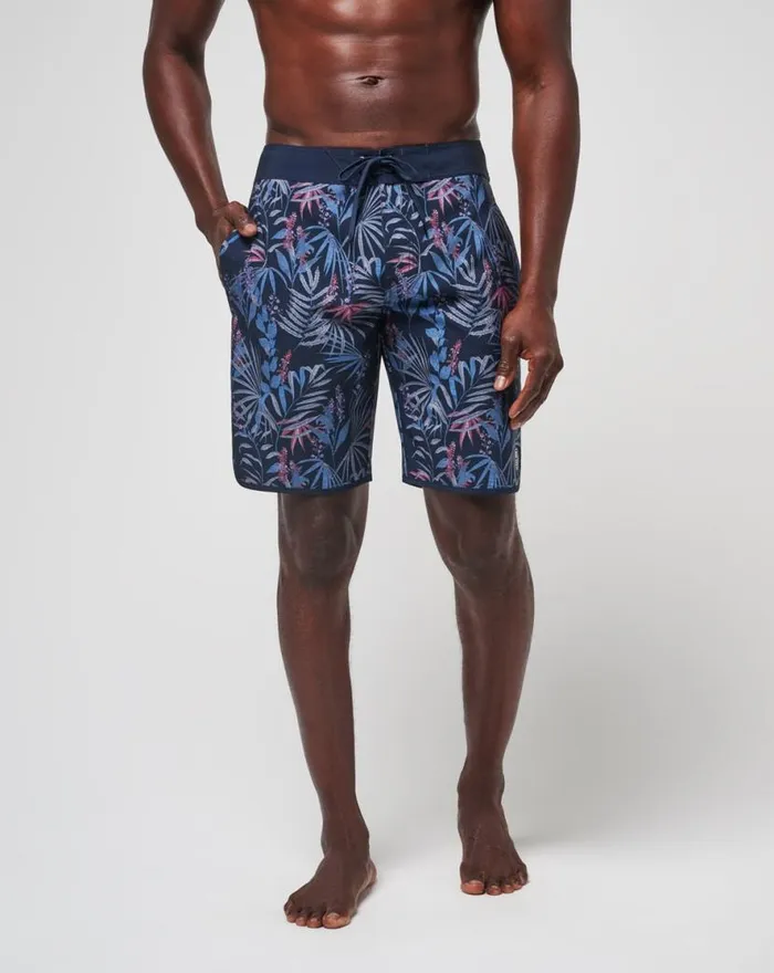 TravisMathew COOL AS A COCONUT BOARDSHORT Total Eclipse Men Shorts