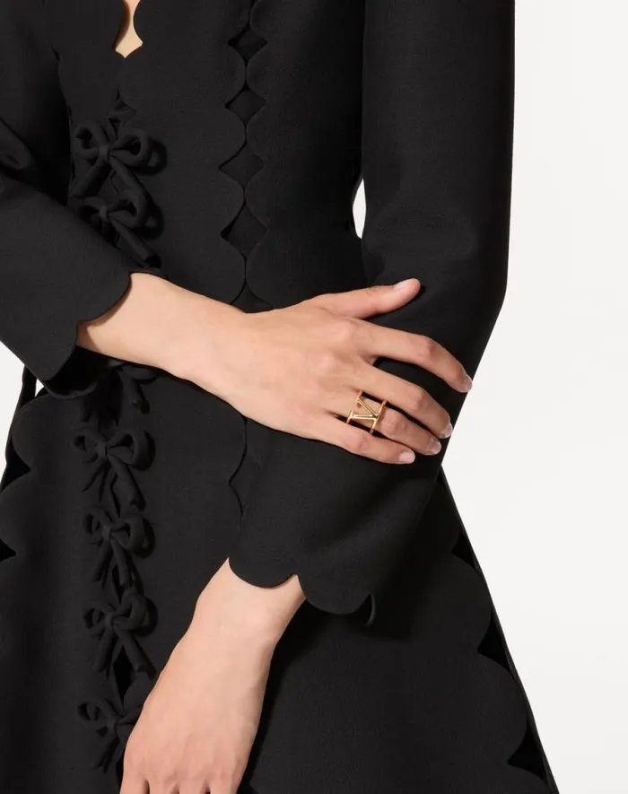 Valentino Jewelry Woman Vlogo Signature Metal Ring For Woman In Gold Gold Valentino Jewelry Woman Vlogo Signature Metal Ring For Woman In Gold Gold