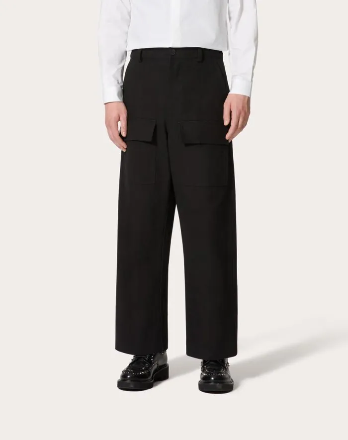 Valentino Pants And Shorts Man Cotton Canvas Cargo Pants For Man In Black Black Valentino Pants And Shorts Man Cotton Canvas Cargo Pants For Man In Black Black