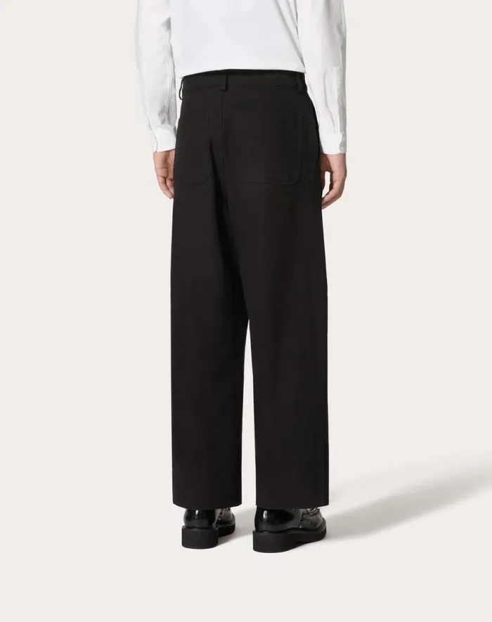 Valentino Pants And Shorts Man Cotton Canvas Cargo Pants For Man In Black Black Valentino Pants And Shorts Man Cotton Canvas Cargo Pants For Man In Black Black