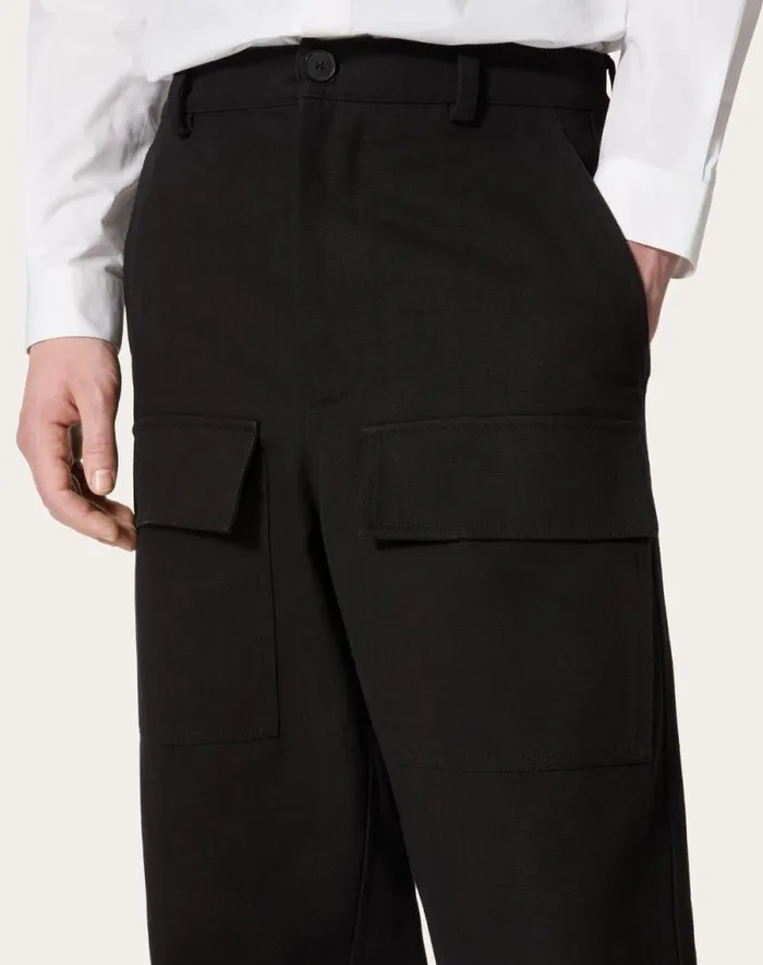 Valentino Pants And Shorts Man Cotton Canvas Cargo Pants For Man In Black Black Valentino Pants And Shorts Man Cotton Canvas Cargo Pants For Man In Black Black