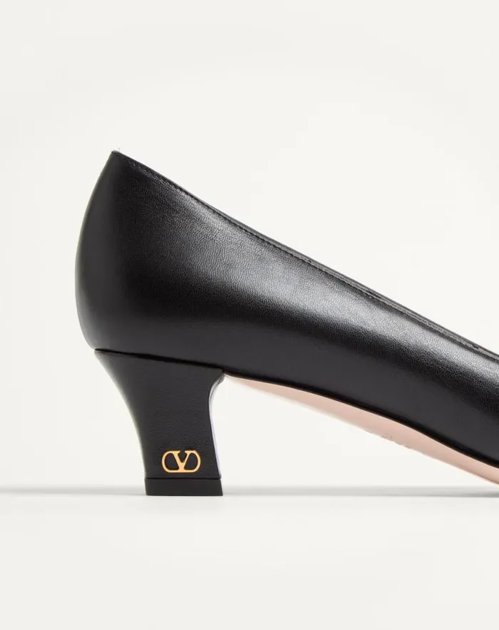 Valentino Pumps Woman Preshoes Kidskin Pumps With Crystals 45mm For Woman In Blacksilver Blacksilver Valentino Pumps Woman Preshoes Kidskin Pumps With Crystals 45mm For Woman In Blacksilver Blacksilver