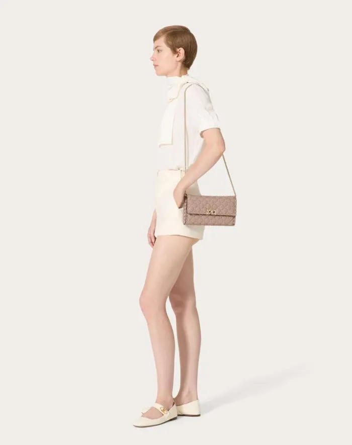 Valentino Shoulder Bags Woman Rockstud Spike Nappa Leather Crossbody Clutch Bag For Woman In Poudre Poudre Valentino Shoulder Bags Woman Rockstud Spike Nappa Leather Crossbody Clutch Bag For Woman In Poudre Poudre