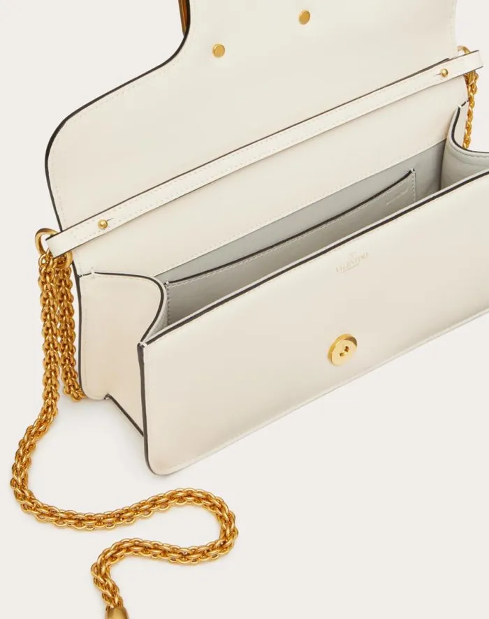 Valentino Shoulder Bags Woman Valentino Garavani Loc Calfskin Shoulder Bag For Woman In Gea Green Gea Green Valentino Shoulder Bags Woman Valentino Garavani Loc Calfskin Shoulder Bag For Woman In Gea Green Gea Green