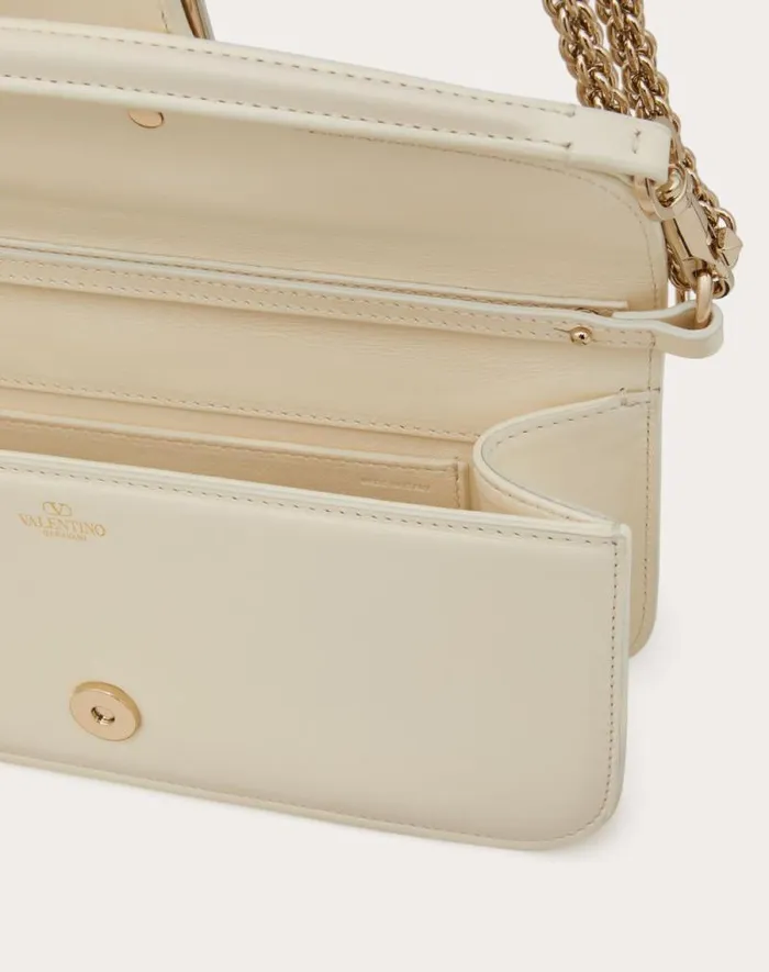 Valentino Shoulder Bags Woman Valentino Garavani Loc Calfskin Shoulder Bag For Woman In Ivory Ivory Valentino Shoulder Bags Woman Valentino Garavani Loc Calfskin Shoulder Bag For Woman In Ivory Ivory