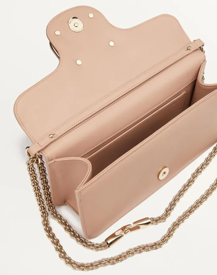 Valentino Shoulder Bags Woman Valentino Garavani Loc Calfskin Shoulder Bag For Woman In Ivory Ivory Valentino Shoulder Bags Woman Valentino Garavani Loc Calfskin Shoulder Bag For Woman In Ivory Ivory
