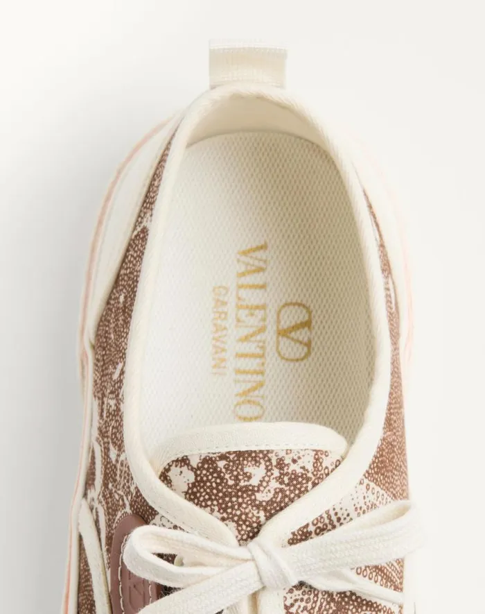 Valentino Sneakers Man Nojoke Sneaker In Voyage Imaginaire Fabric For Man In Multicolorivorycuir Multicolorivorycuir Valentino Sneakers Man Nojoke Sneaker In Voyage Imaginaire Fabric For Man In Multicolorivorycuir Multicolorivorycuir
