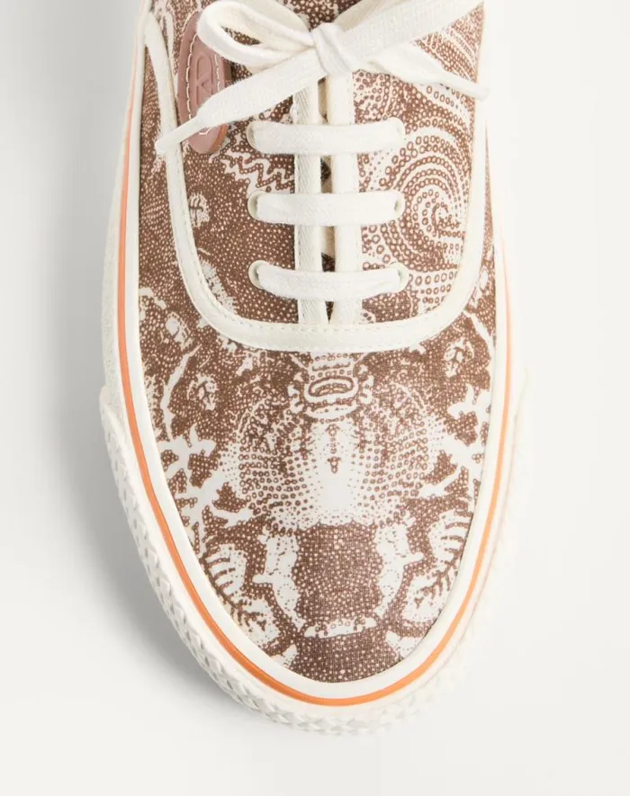Valentino Sneakers Man Nojoke Sneaker In Voyage Imaginaire Fabric For Man In Multicolorivorycuir Multicolorivorycuir Valentino Sneakers Man Nojoke Sneaker In Voyage Imaginaire Fabric For Man In Multicolorivorycuir Multicolorivorycuir