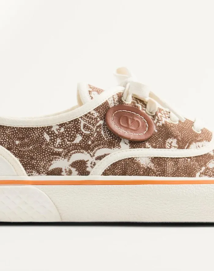 Valentino Sneakers Man Nojoke Sneaker In Voyage Imaginaire Fabric For Man In Multicolorivorycuir Multicolorivorycuir Valentino Sneakers Man Nojoke Sneaker In Voyage Imaginaire Fabric For Man In Multicolorivorycuir Multicolorivorycuir