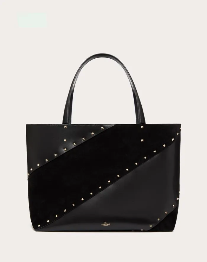 Valentino Totes Woman Valentino Garavani Shopping Bag Valentino Garavani Rockstud Wispy In Calfskin And Suede For Woman In Black Black