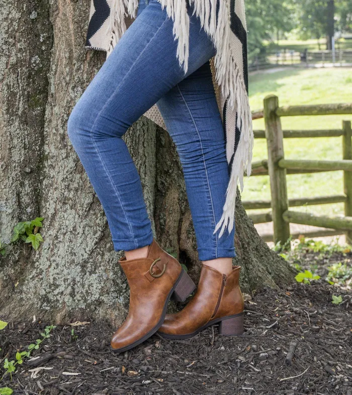 Women Baretraps Booties Christine Bootie Brown