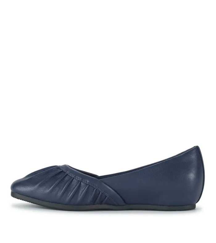 Women Baretraps Flats and Loafers Charlie Flat Midnight