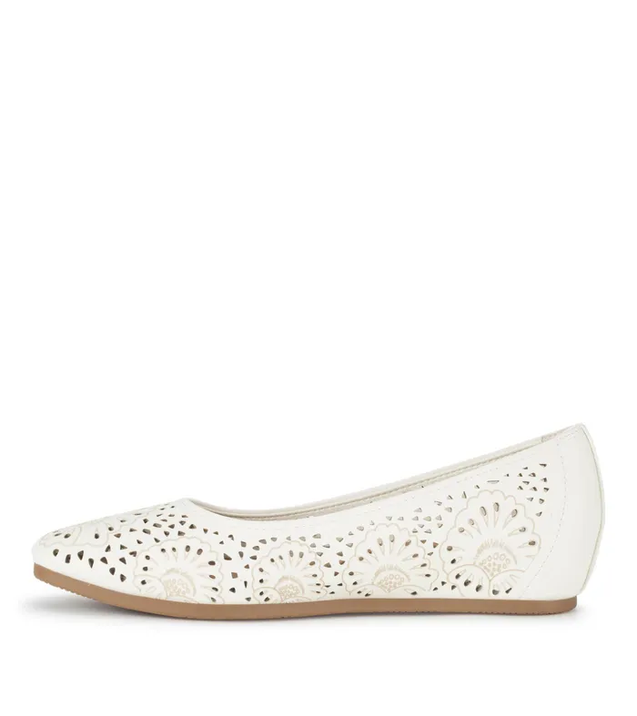 Women Baretraps Flats and Loafers Chika Casual Flat Cream
