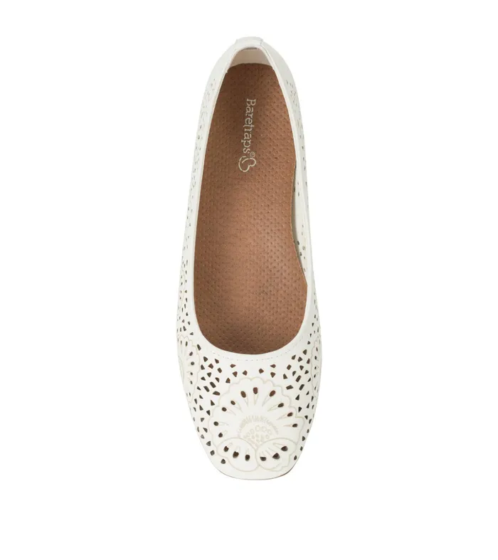 Women Baretraps Flats and Loafers Chika Casual Flat Cream