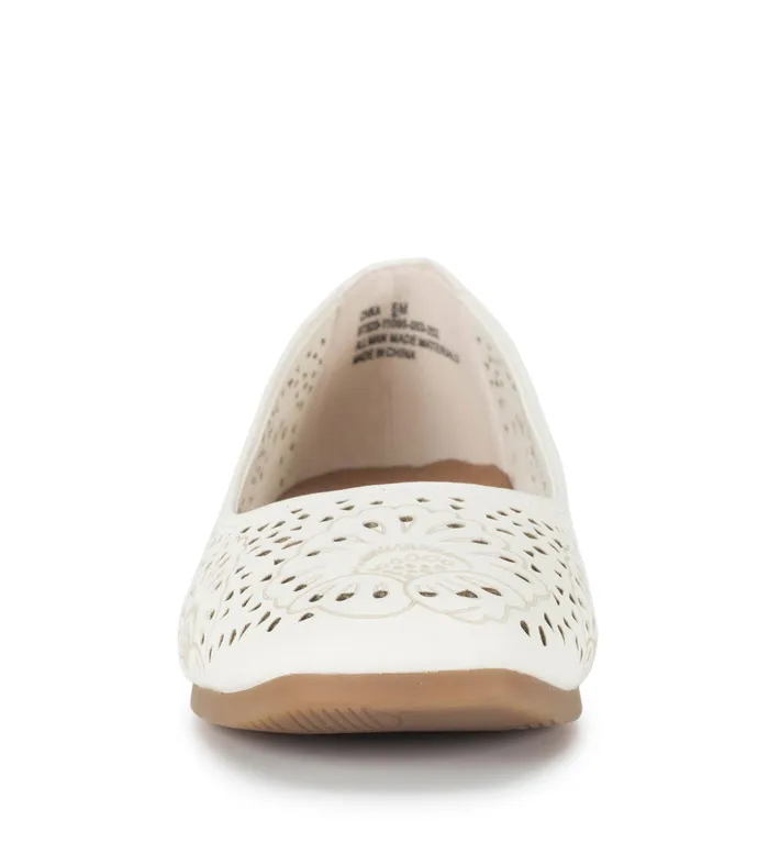 Women Baretraps Flats and Loafers Chika Casual Flat Cream