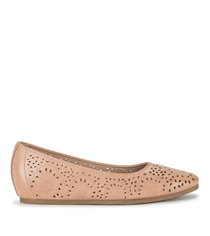 Women Baretraps Flats and Loafers Chika Casual Flat Rouge
