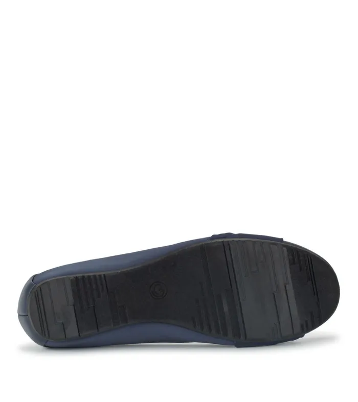 Women Baretraps Flats and Loafers Mitsy Casual Flat Navy