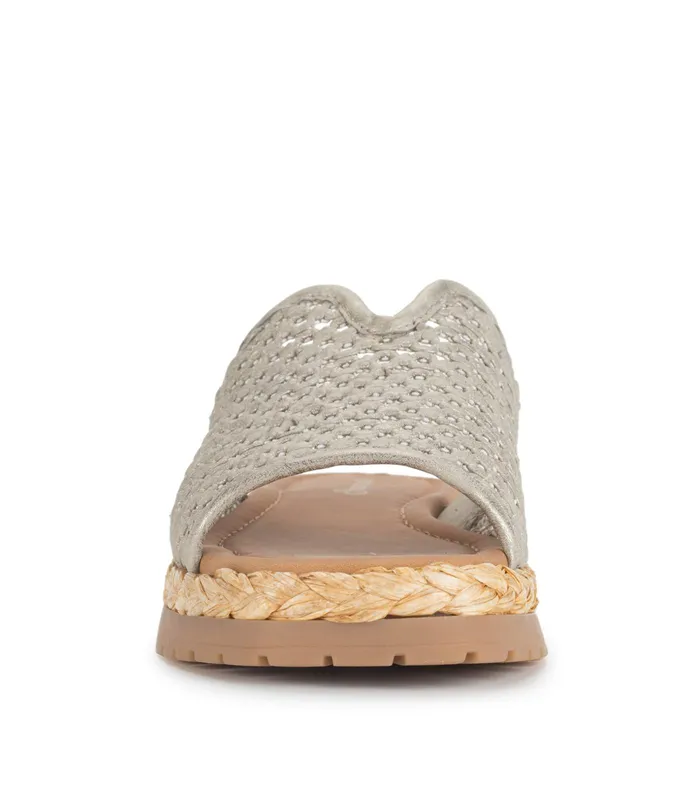 Women Baretraps Slides and Slip On Sandals Tasmine Slide Sandal Champagne